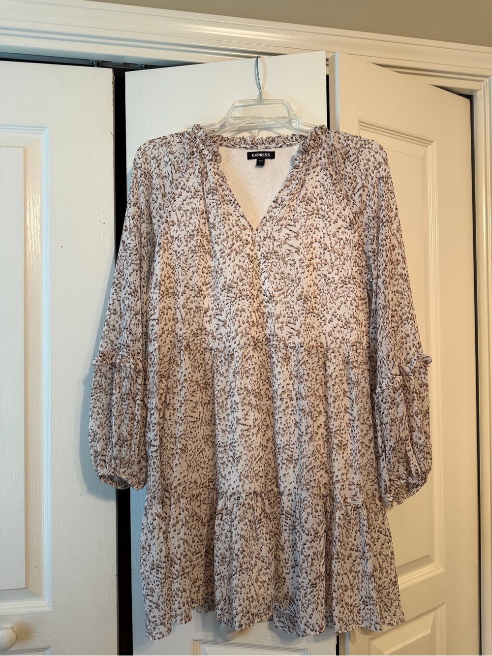 Express Neutral Abstract Print V-Neck Tiered Dress